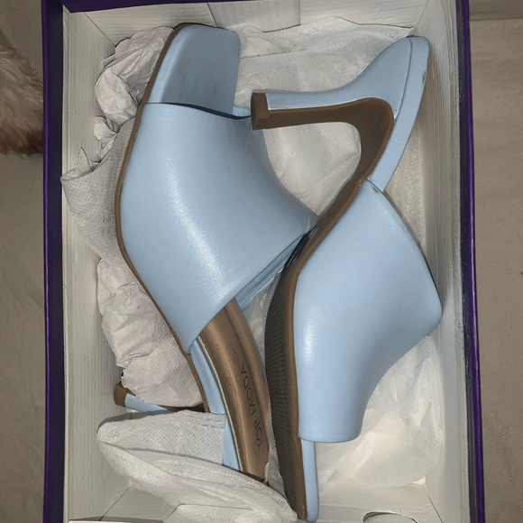 FASHION NOVA HEELS - Picture 2 of 2